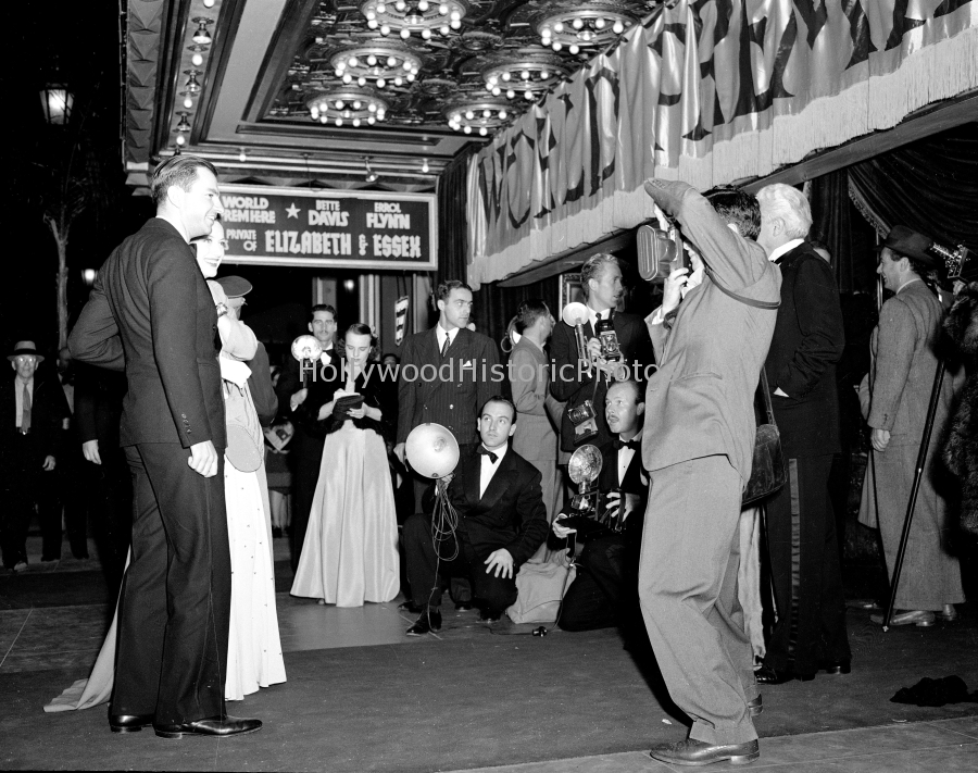 Warner Theatre 1939 2 Private Lives of Elizabeth and Essex.jpg